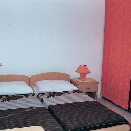 Hostel Amfora Fažana エクステリア 写真
