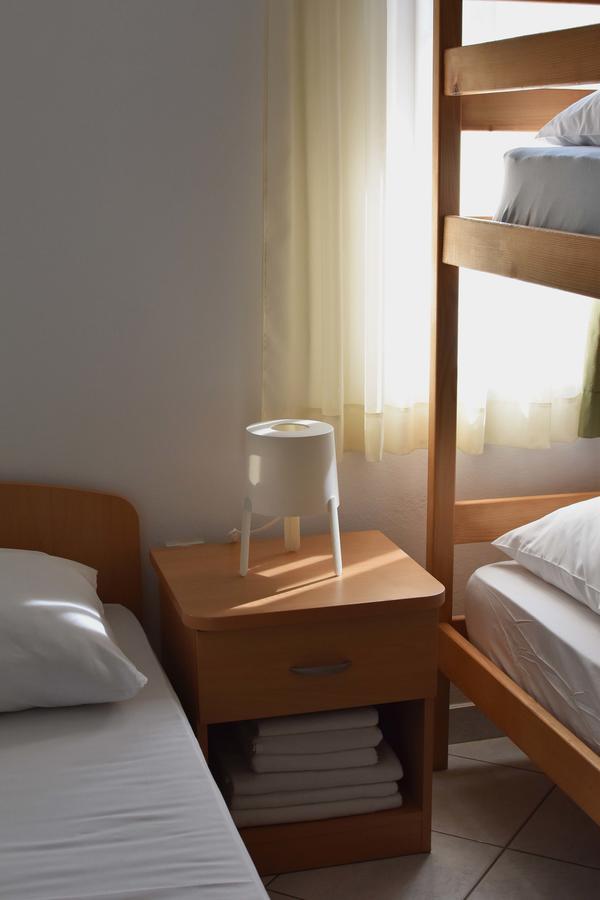 Hostel Amfora Fažana エクステリア 写真