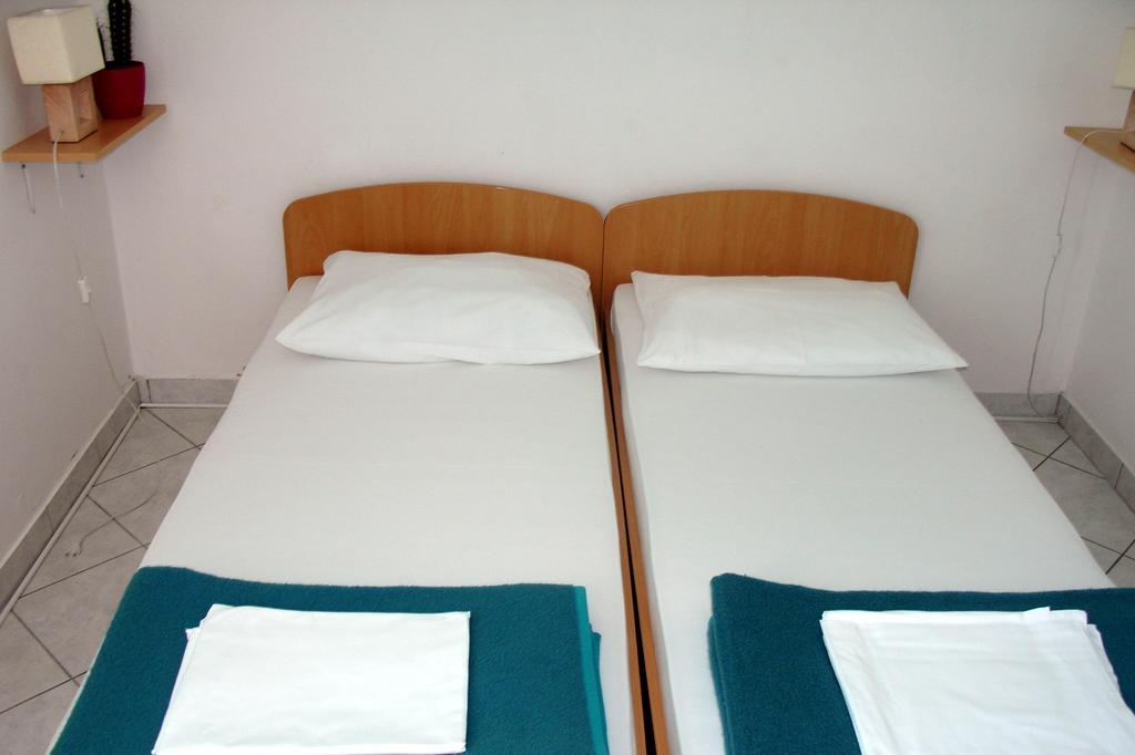 Hostel Amfora Fažana エクステリア 写真